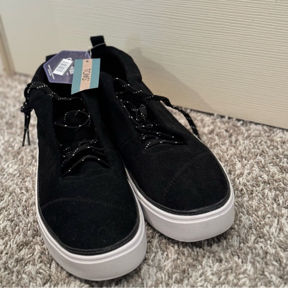 Shoes - Picture 2 of 3